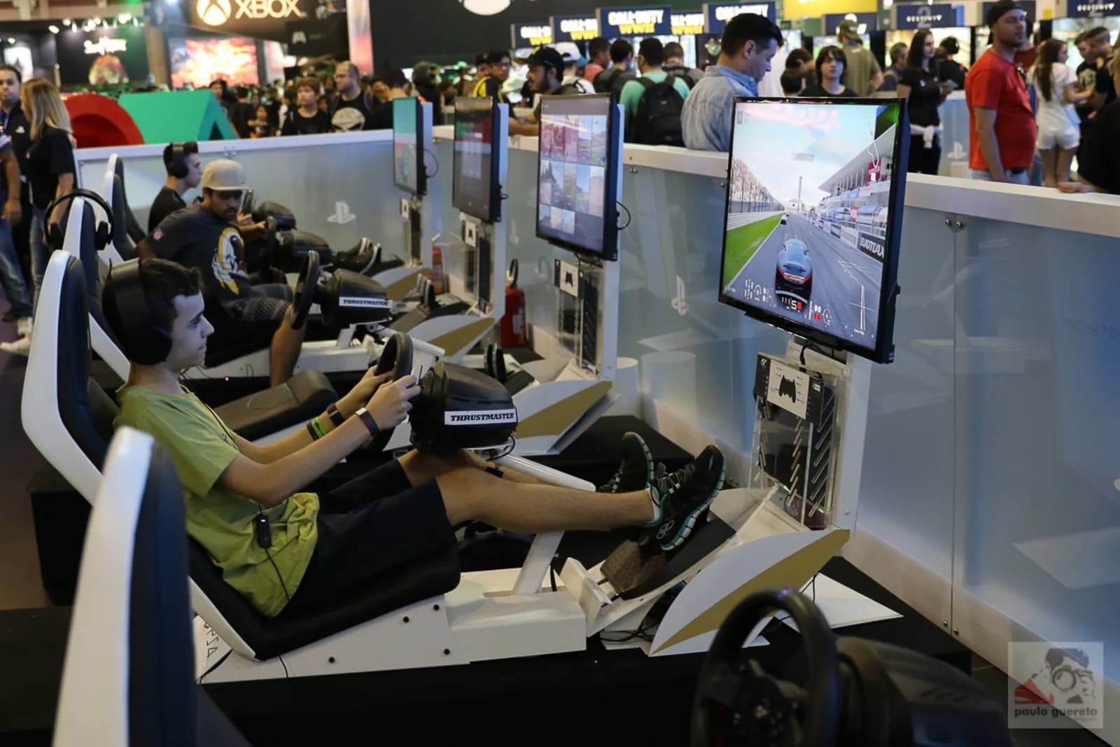 Estandes e telões de jogos na Brasil Game Show