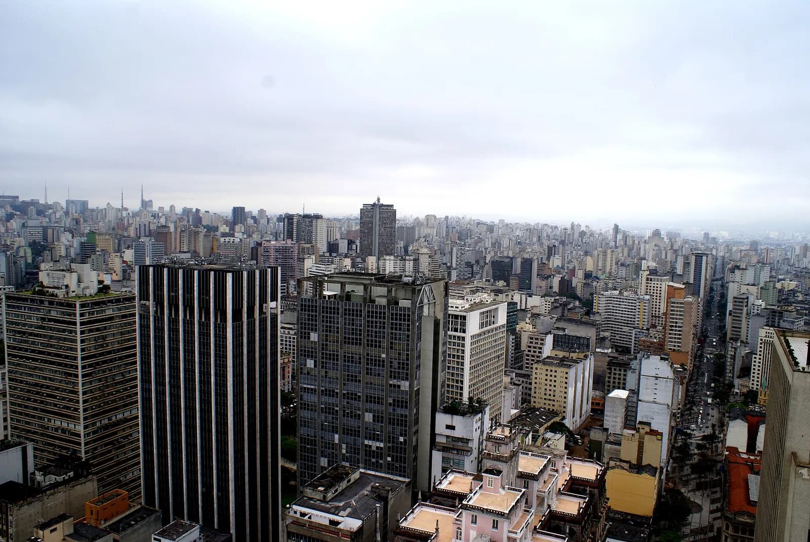 Vista aérea do Centro de São Paulo no fim da tarde