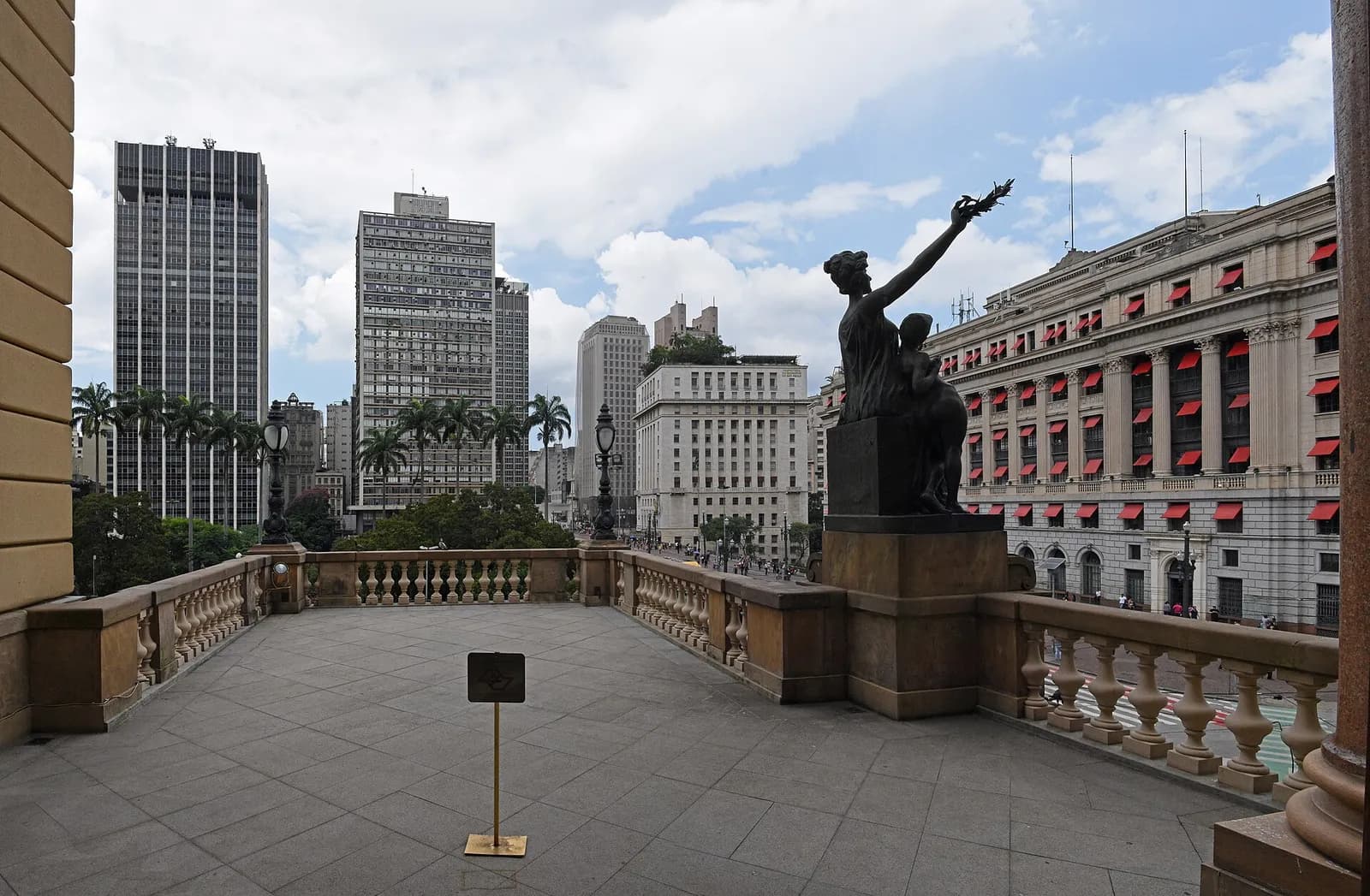 Vista do Centro de São Paulo a partir do Viaduto do Chá