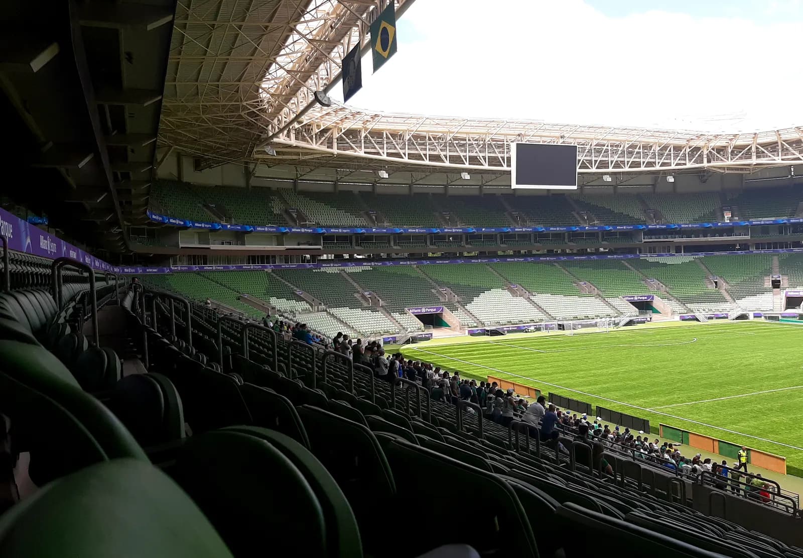 Arquibancadas e gramado do estádio do Palmeiras, antigo Allianz Parque e hoje Nubank Parque, na Água Branca